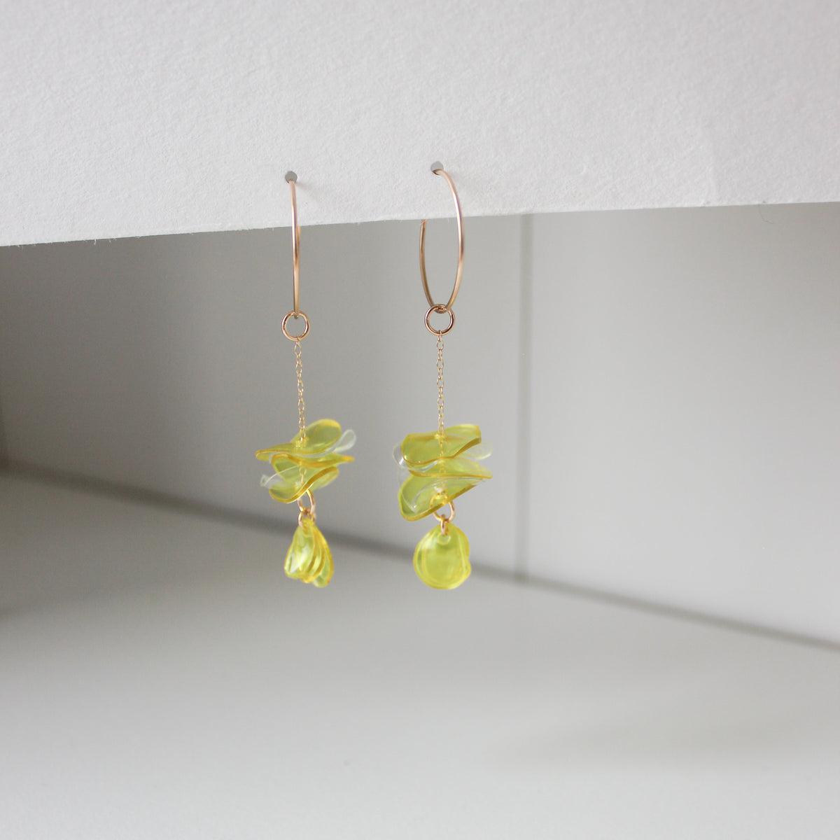 Illuminating Chain Drops