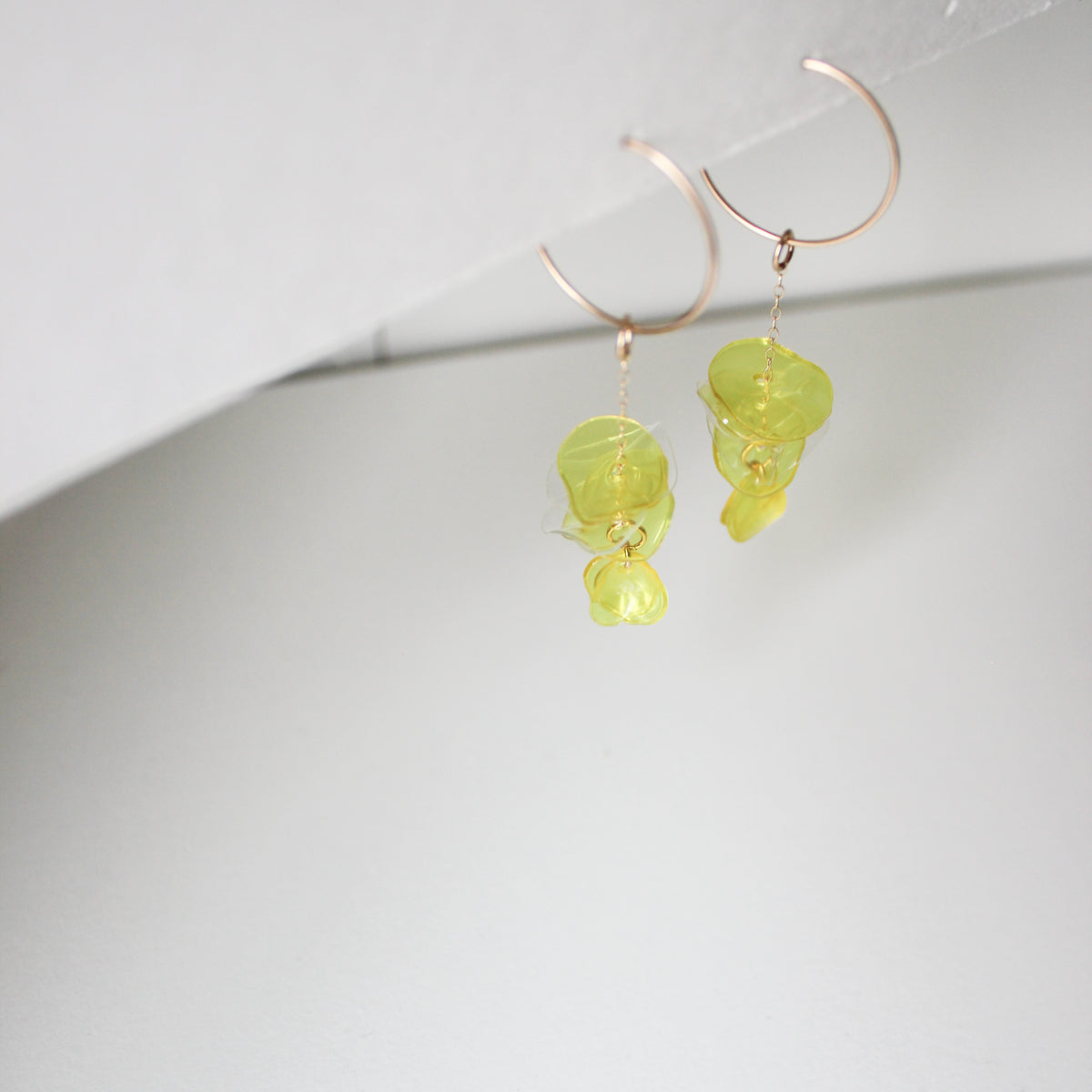 Illuminating Chain Drops