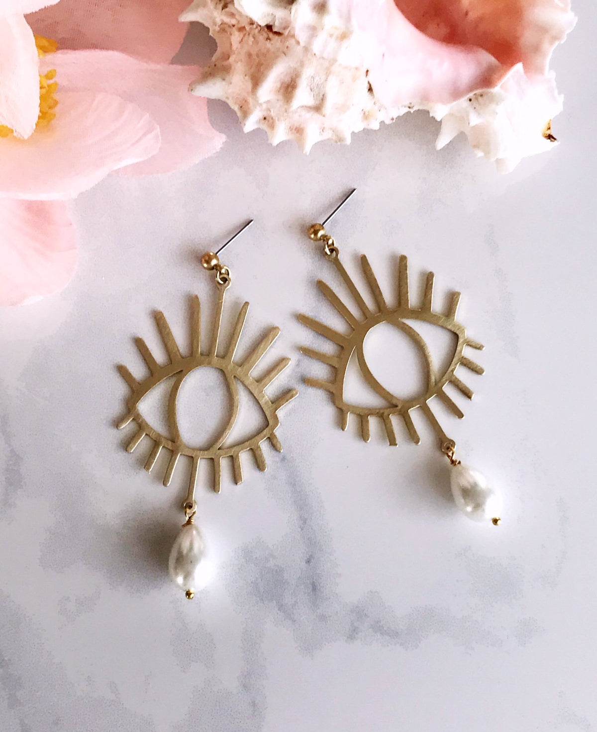 Eye Drop Earrings - Brushed Brass / Glass Pearl