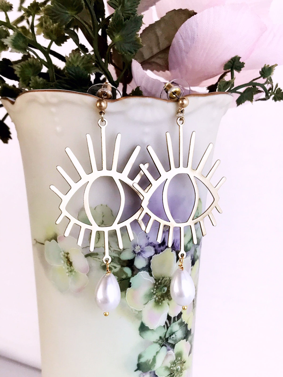Eye Drop Earrings - Brushed Brass / Glass Pearl