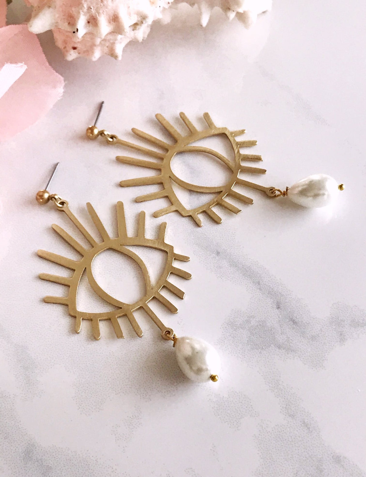Eye Drop Earrings - Brushed Brass / Glass Pearl