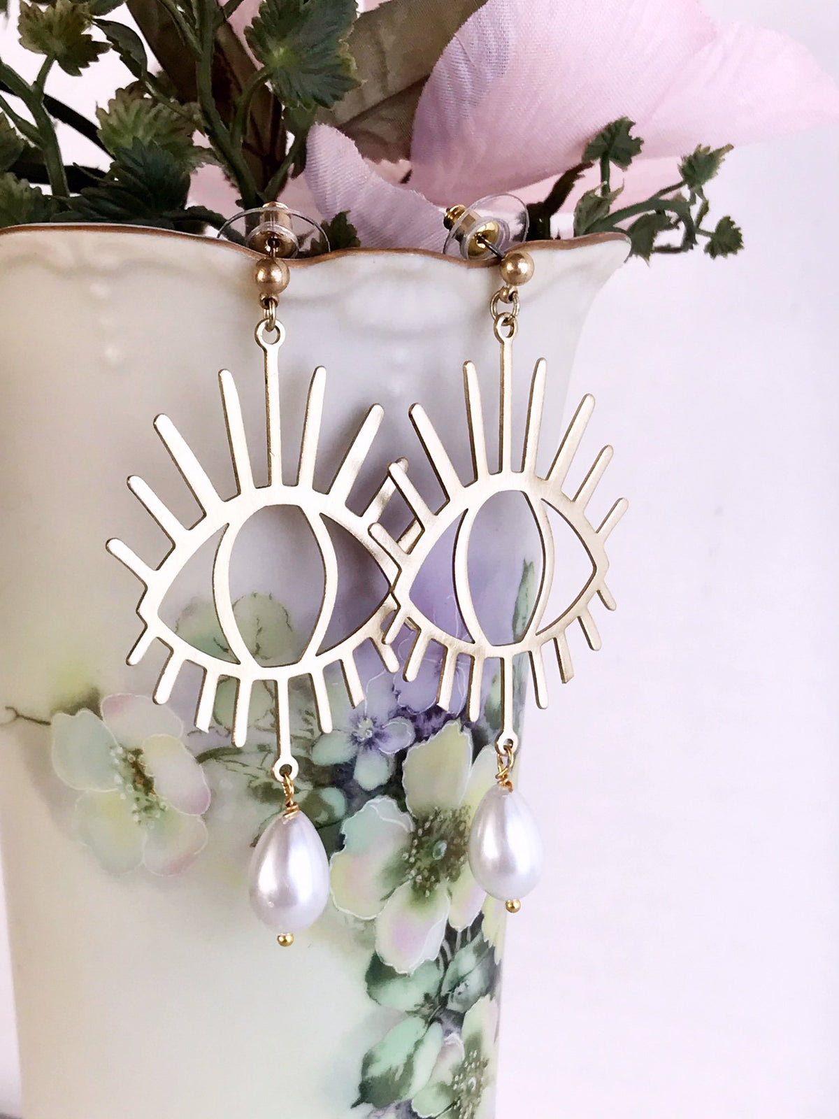 Eye Drop Earrings - Brushed Brass / Glass Pearl
