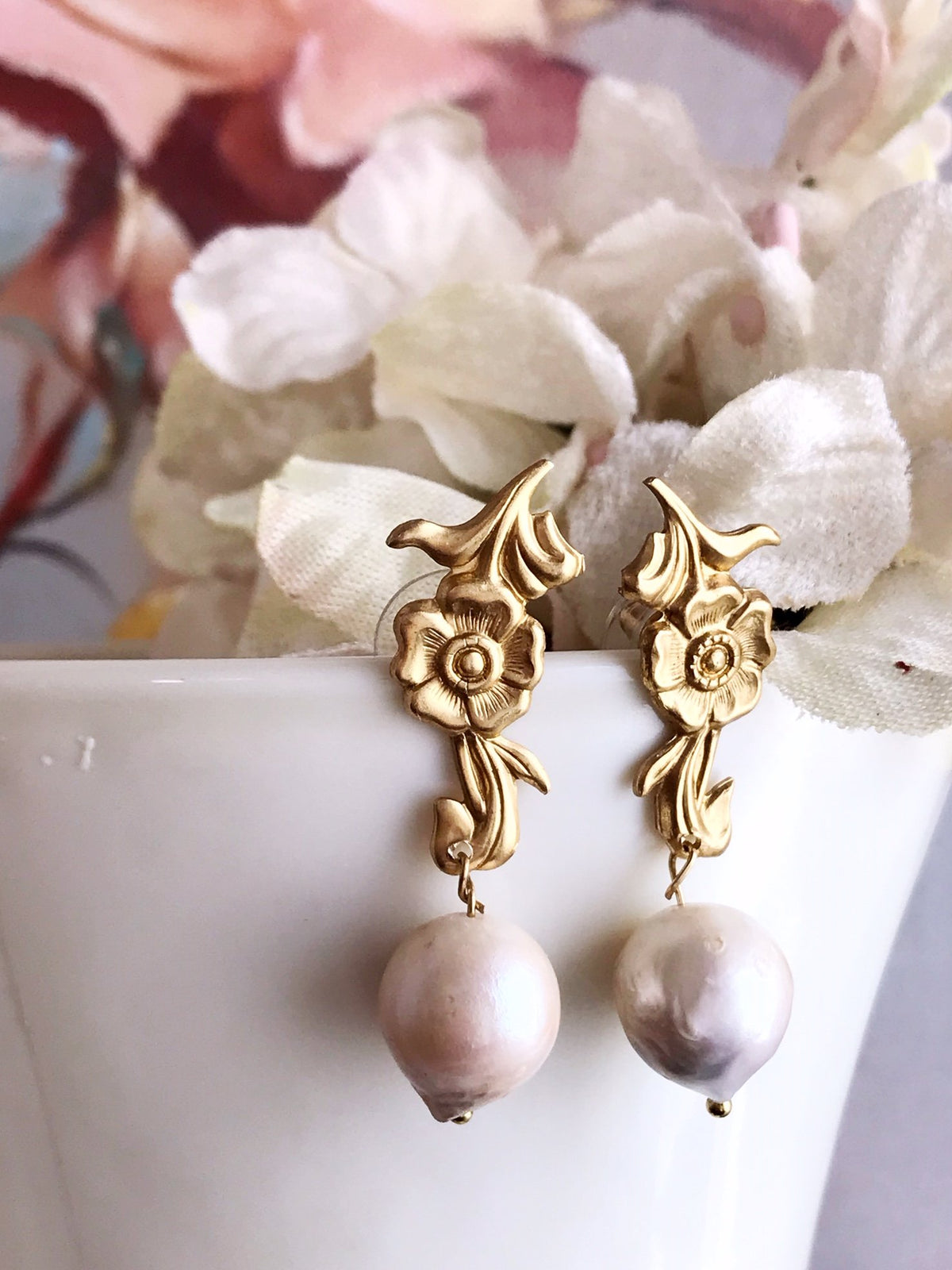 Flora Earrings - Brass / Pearl