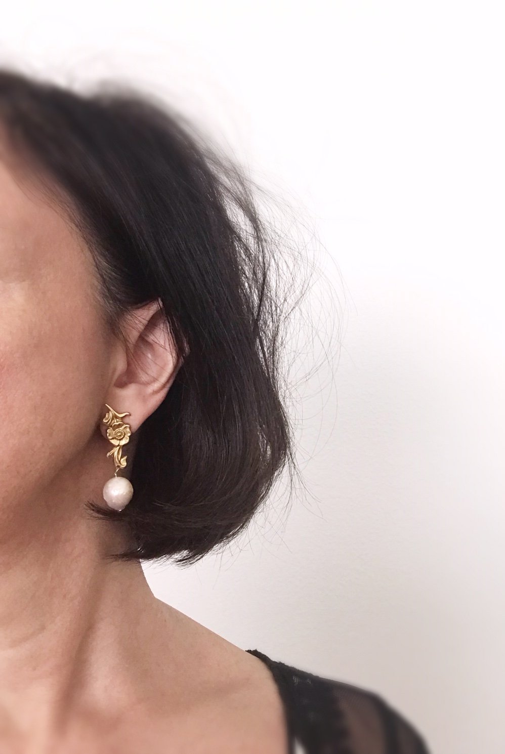 Flora Earrings - Brass / Pearl