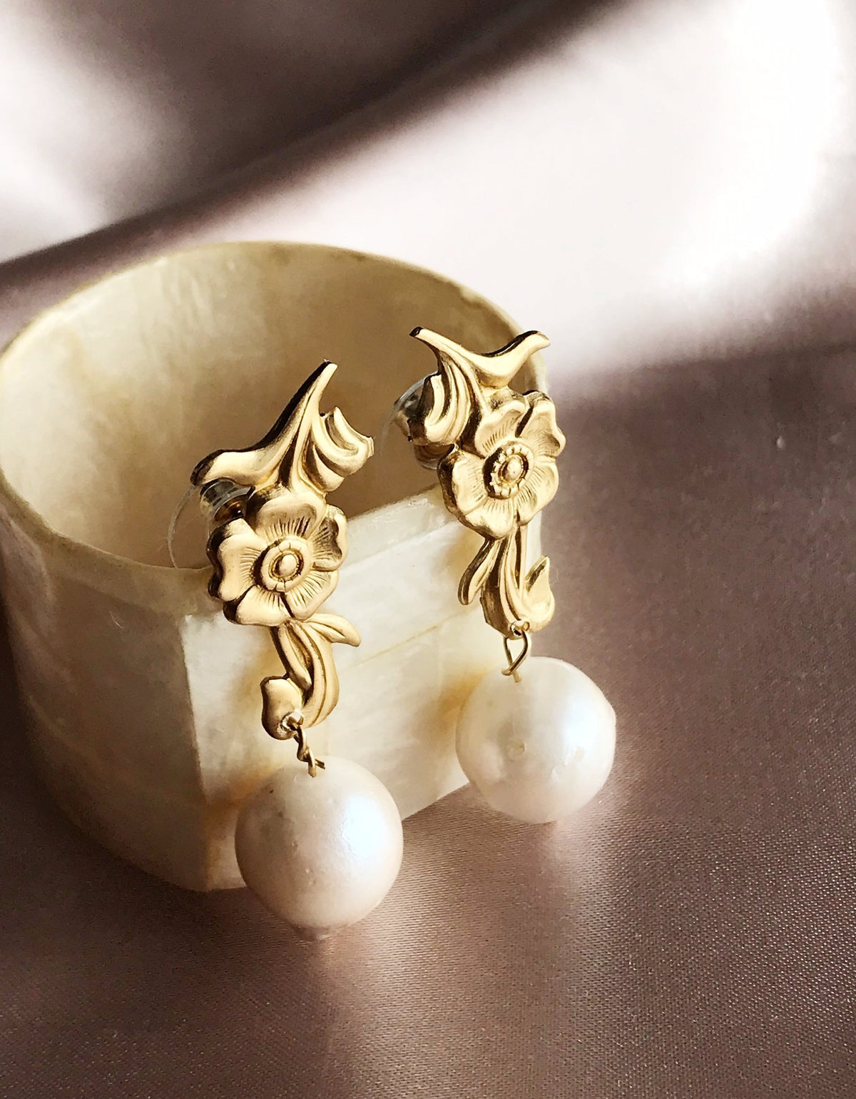 Flora Earrings - Brass / Pearl