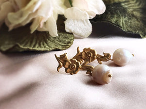 Flora Earrings - Brass / Pearl