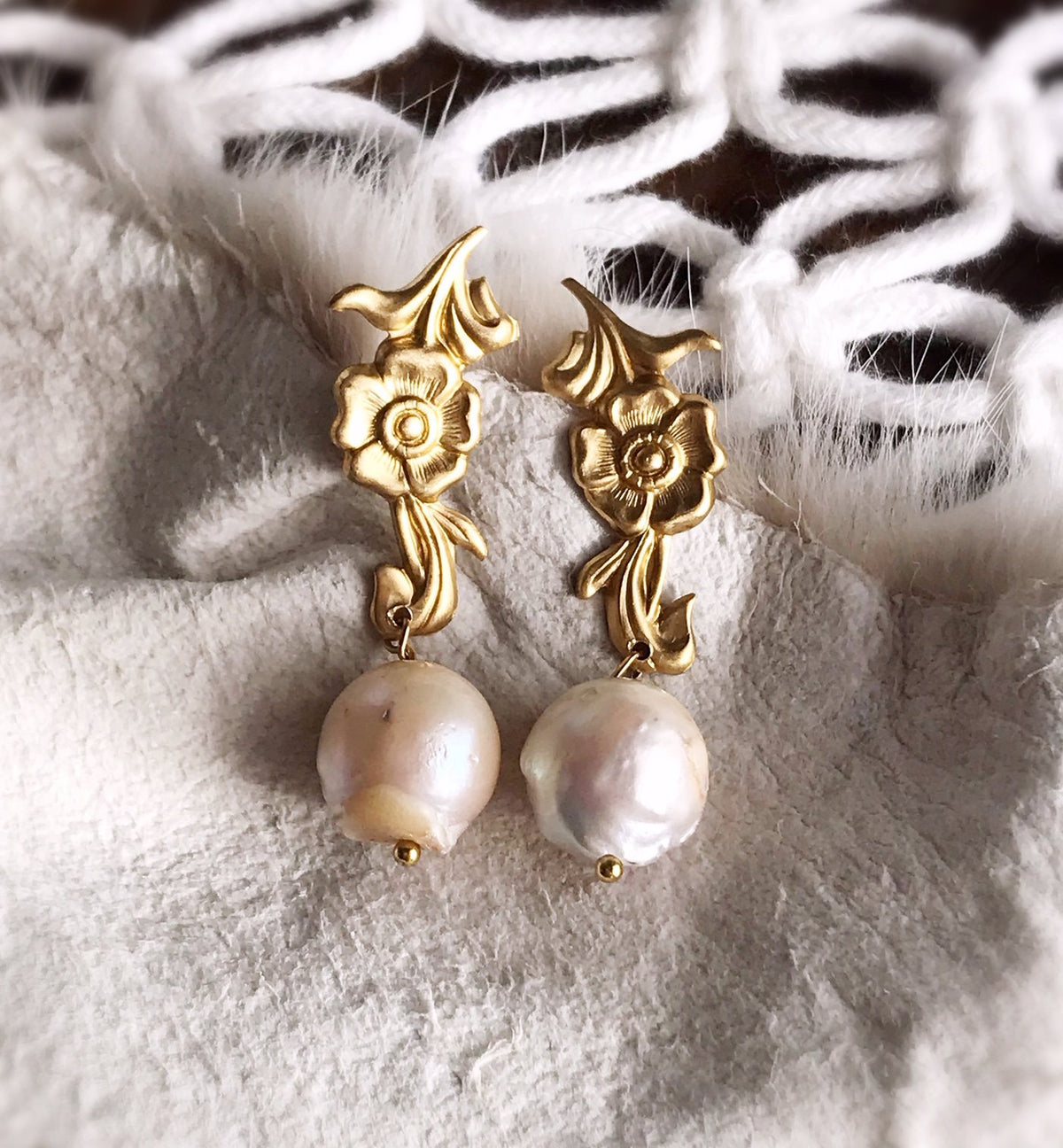 Flora Earrings - Brass / Pearl
