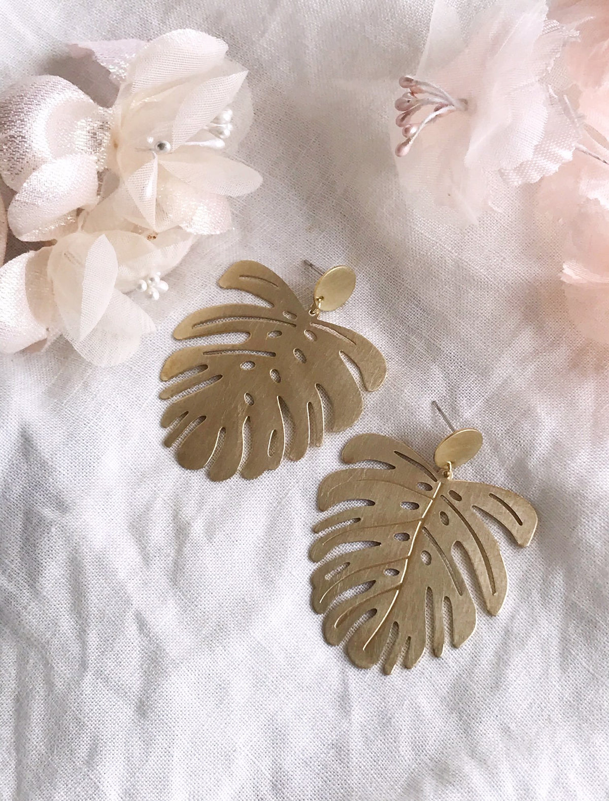 Monstera Earrings - Brushed Brass