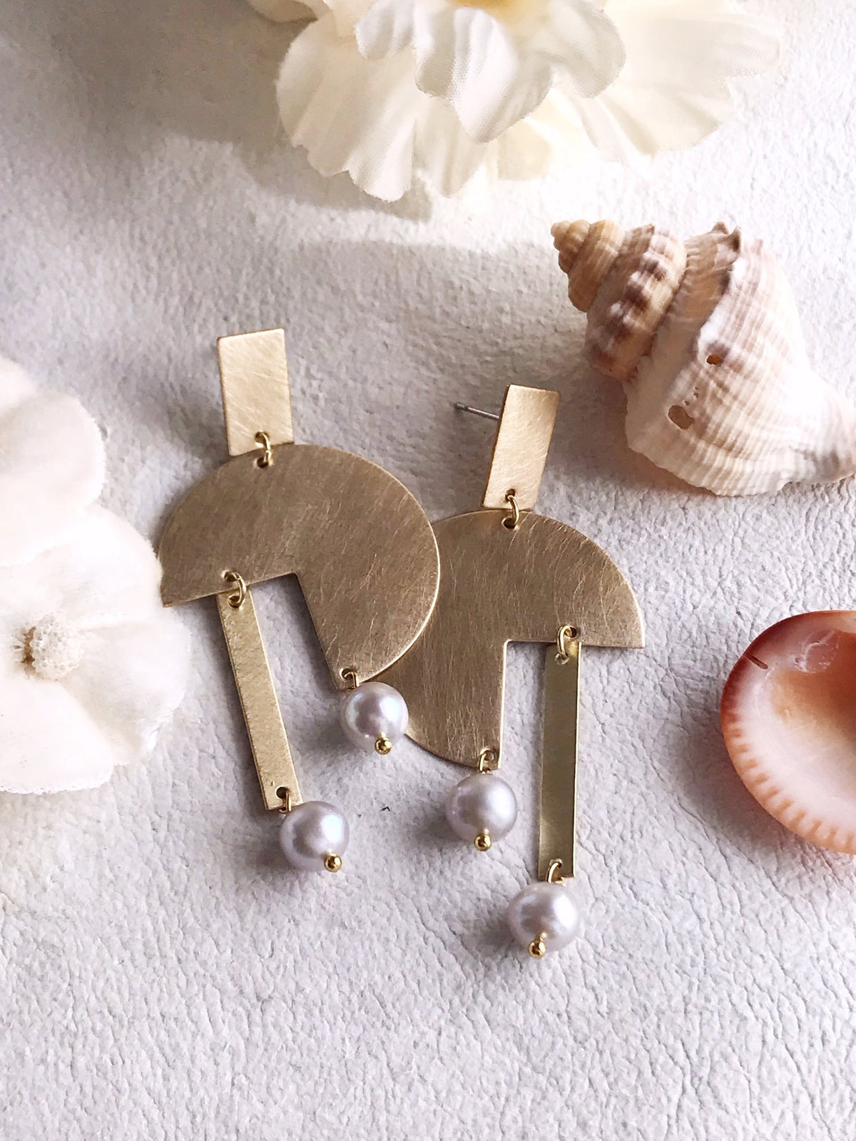 Paloma Earrings - Brushed Brass / Pearl