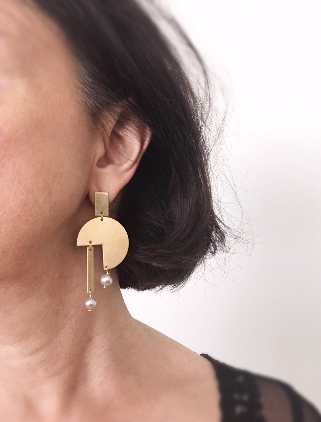 Paloma Earrings - Brushed Brass / Pearl