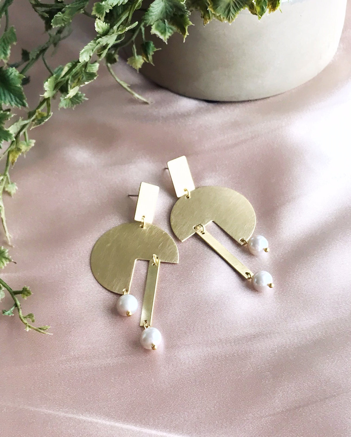 Paloma Earrings - Brushed Brass / Pearl
