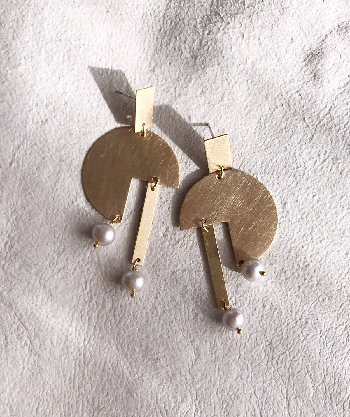 Paloma Earrings - Brushed Brass / Pearl