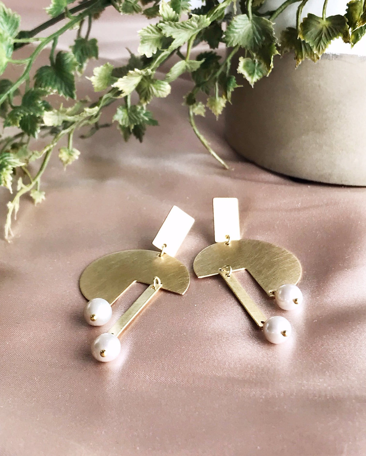 Paloma Earrings - Brushed Brass / Pearl