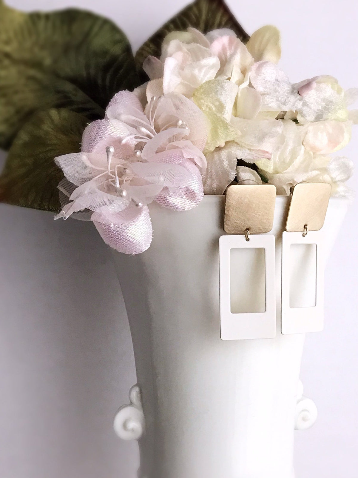 Portrait Earrings - Ivory